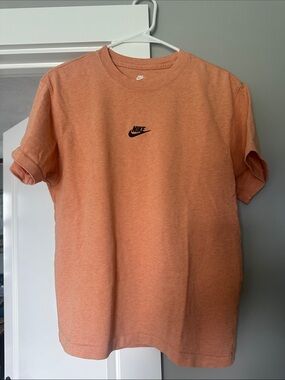 Nike Primary Short-Sleeve Crew Tee in Peach Orange with Black Logo